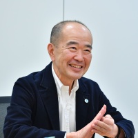 中間 真一（なかま・しんいち）