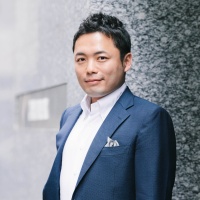 徳谷 智史（とくや・さとし）
